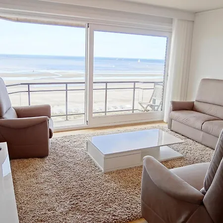 Attic In By The Sea Daire Nieuwpoort